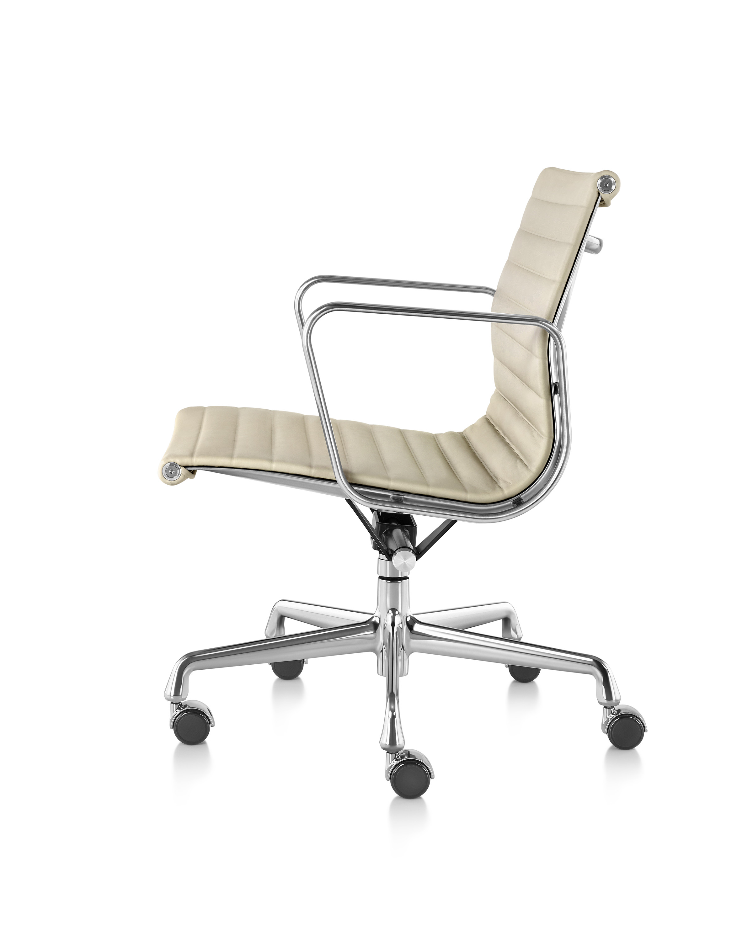 办公椅|现代真皮中班椅|办公火狐官方网站|火狐HUOHU（中国）火狐官方网站|伊姆斯中班椅